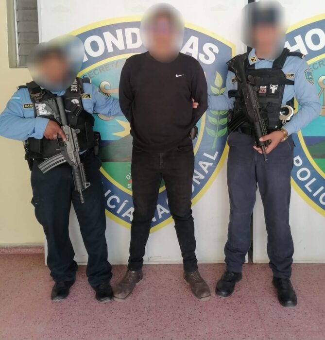 Agentes Policiales Detienen Sujeto Con Arma De Fuego Y Municiones En